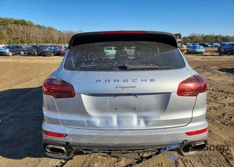 2017 Porsche Cayenne z USA, uszkodzony, nr VIN WP1AA2A22HKA83605